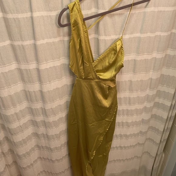 Pretty Little Thing Green Satin Dress - Picture 3 of 3